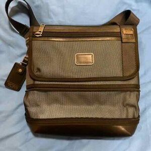 TUMI Alpha Bravo Barstow Expandable Crossbody Travel Bag – Excellent